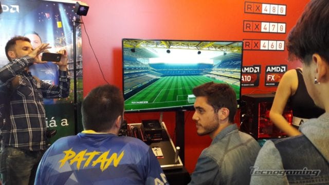 También fueron cientos los visitantes que desafiaron al mejor jugador Argentino de FIFA: Juan Francisco “Patán” Sotullo en el stand de AMD.
