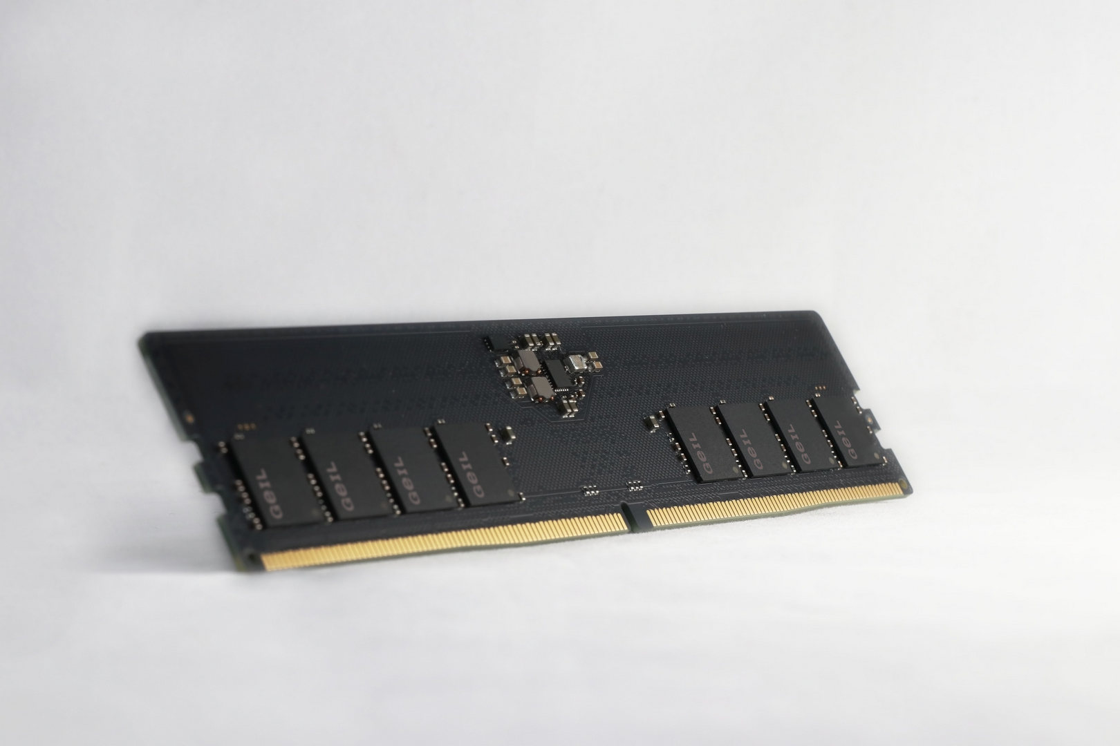 GeIL se prepara para lanzar memorias de alto rendimiento DDR5 RGB