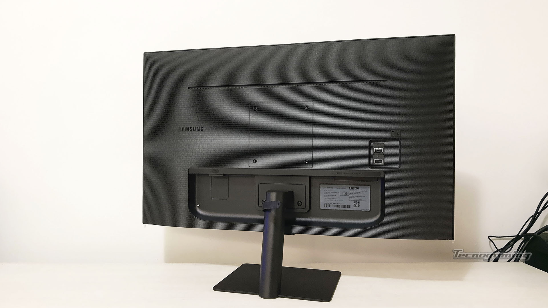 MediaMakt tiene muy rebajado este monitor Samsung M5 de 27 pulgadas con  función de smart TV
