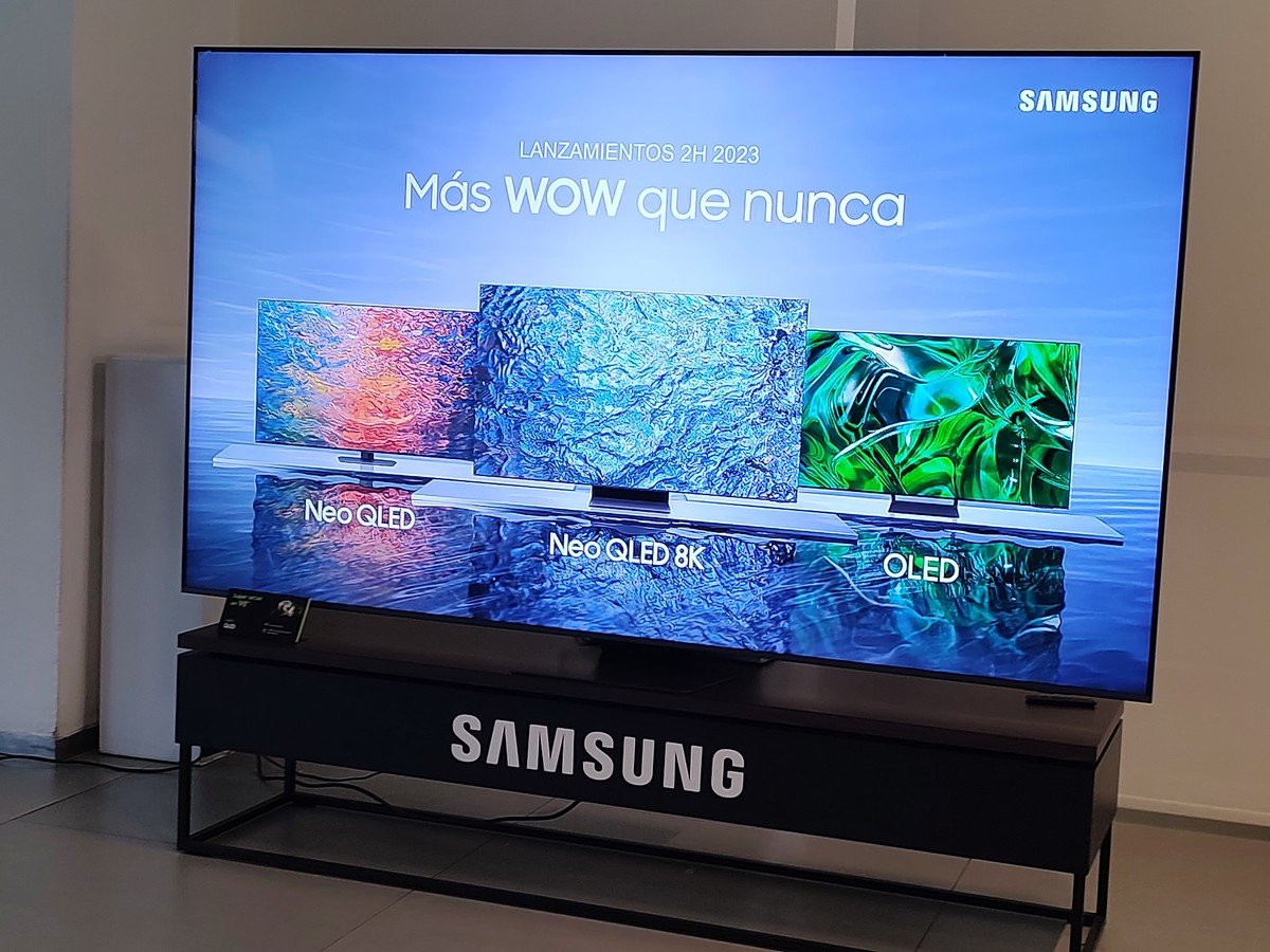 Samsung presenta su TV 98″: el más grande de Argentina en 6 cuotas sin  interés y barra de sonido de regalo – Samsung Newsroom Argentina