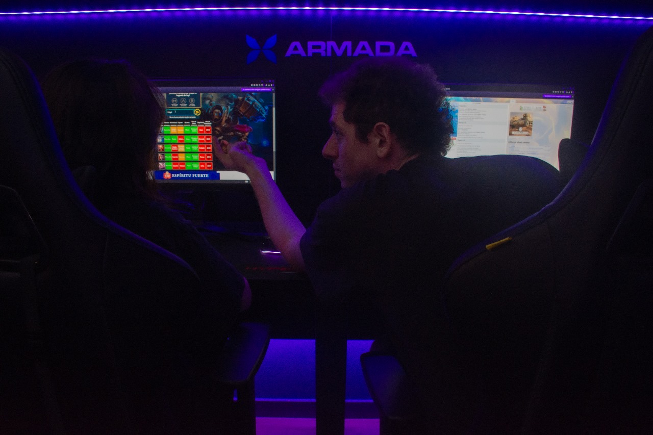 ARMADA Esports jugando