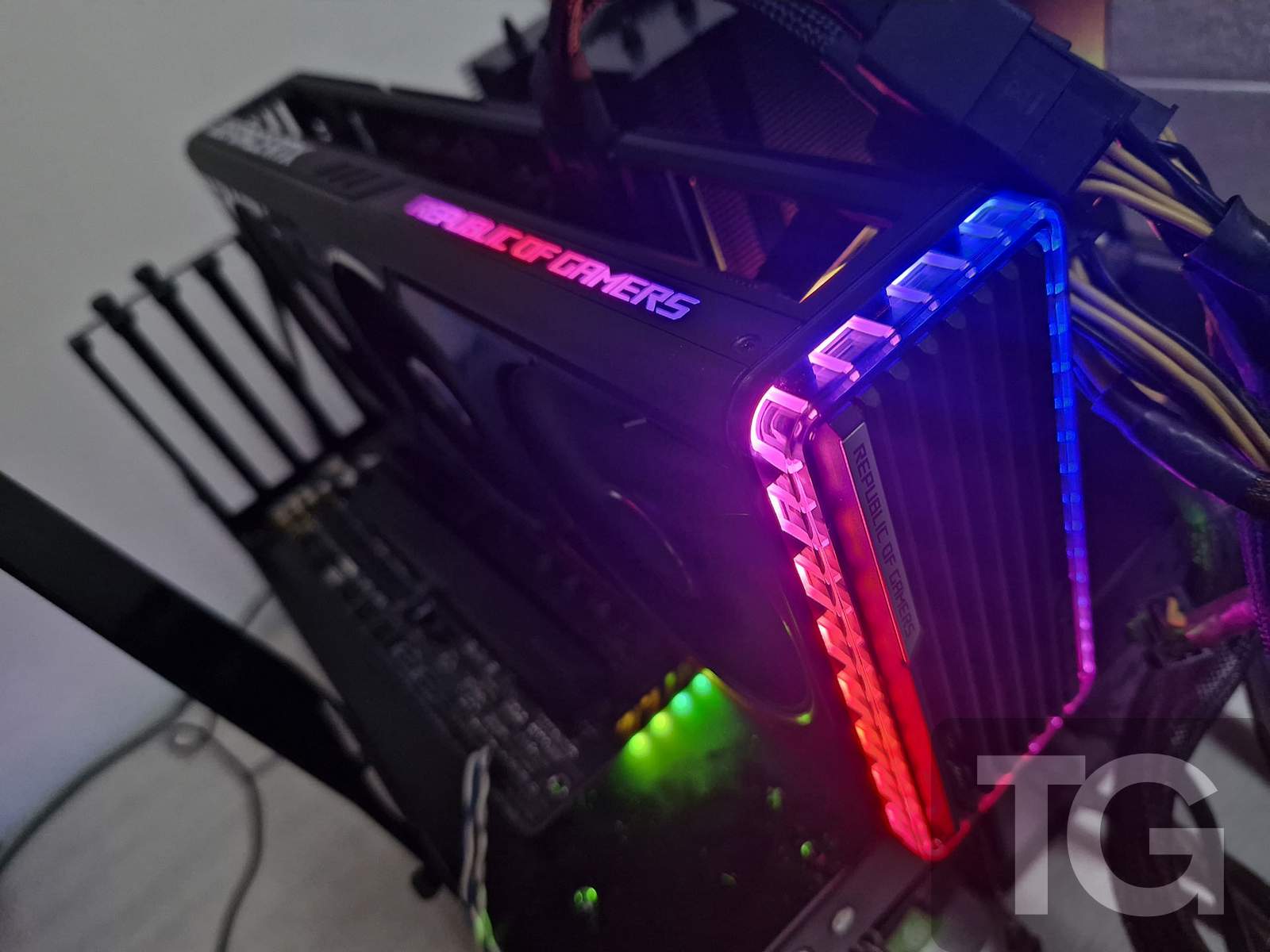 ROG Strix RTX 4070 Ti SUPER RGB